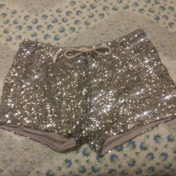 Cecico Pants - Silver Sequins Blingy Shorts Size Medium